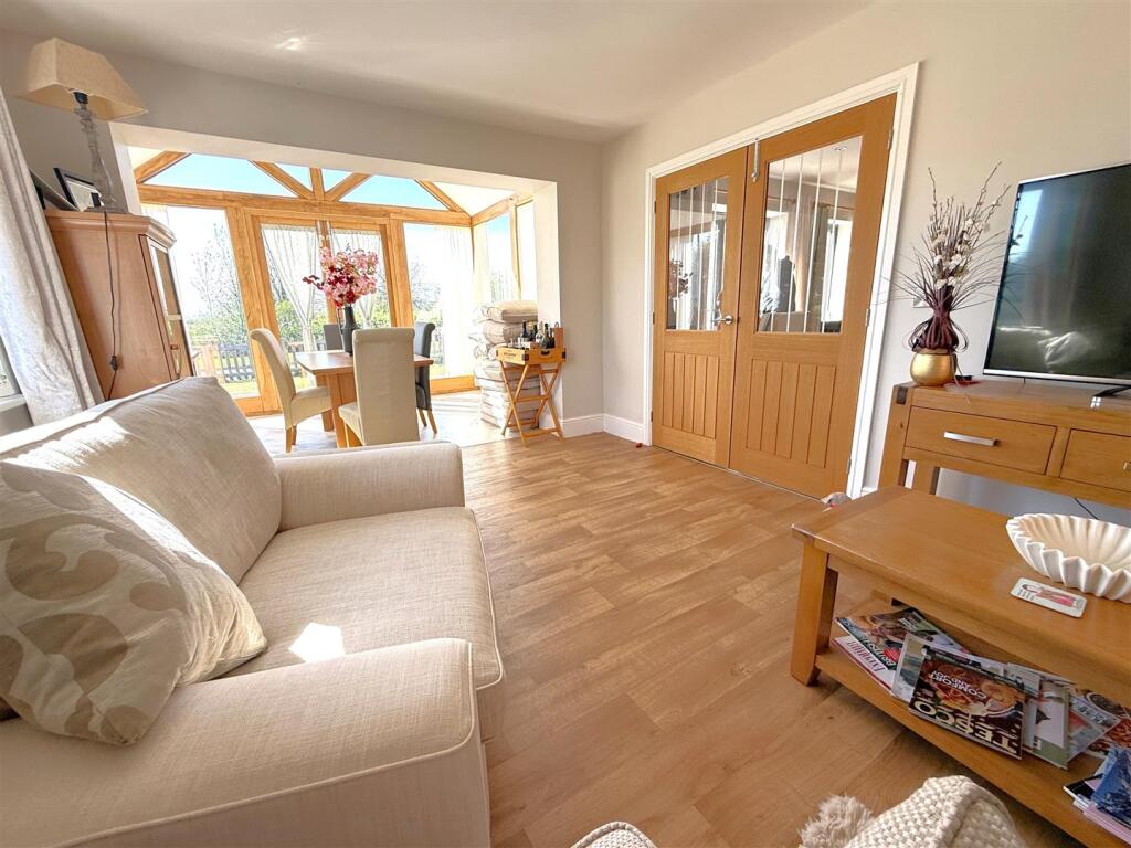 SITTING  &amp; GARDEN ROOM