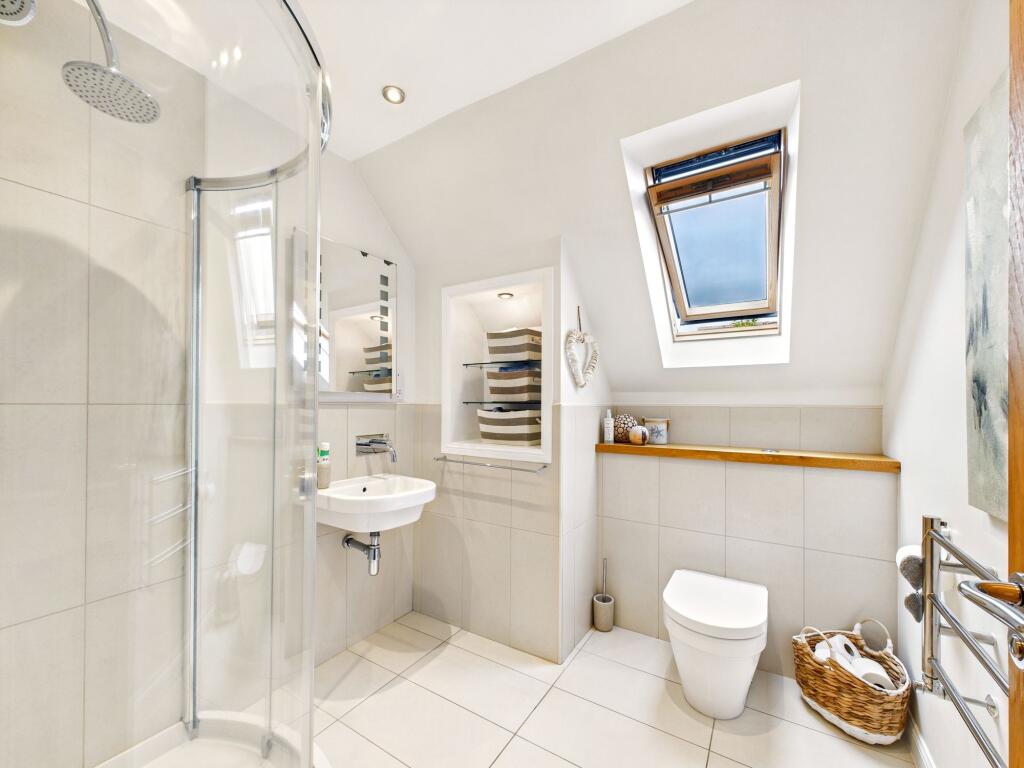 Master Bedroom En-suite