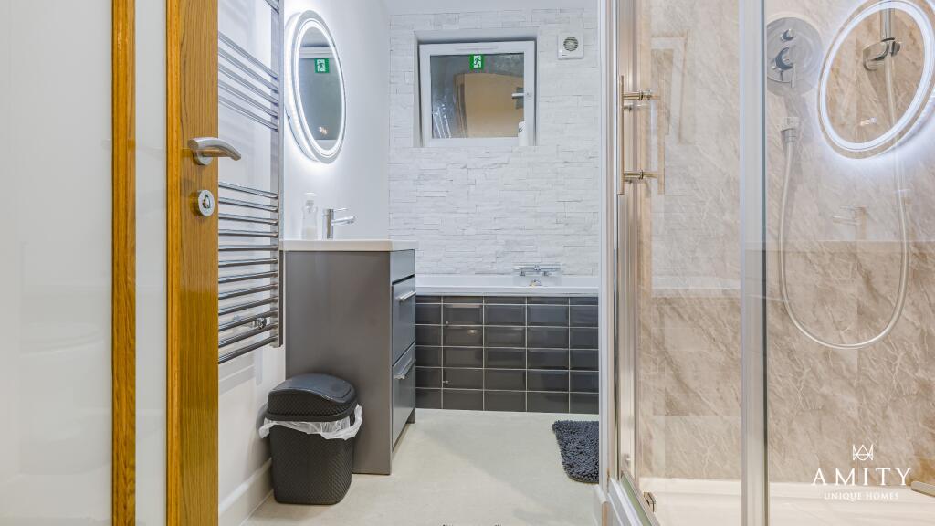 Basement Flat/Annex Bathroom
