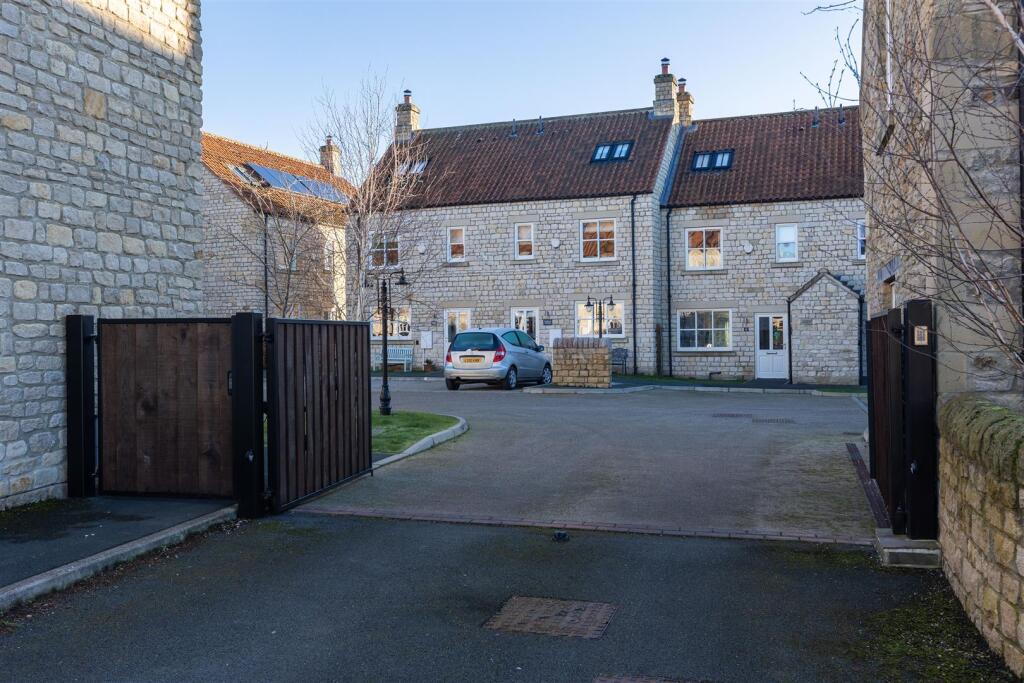Pinfold Cottage External-4.jpg
