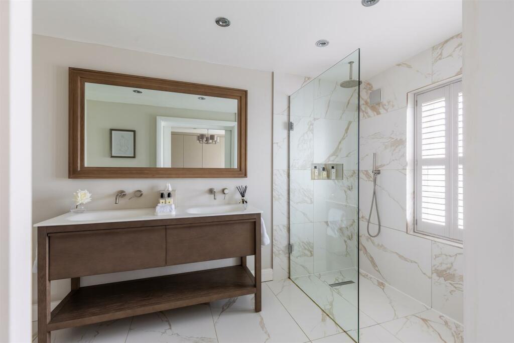 3CrownGreenCourt-15.jpg