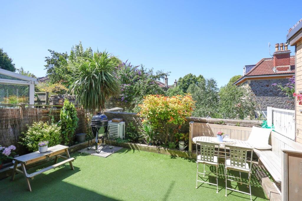 2 Courtside Mews 46.JPG