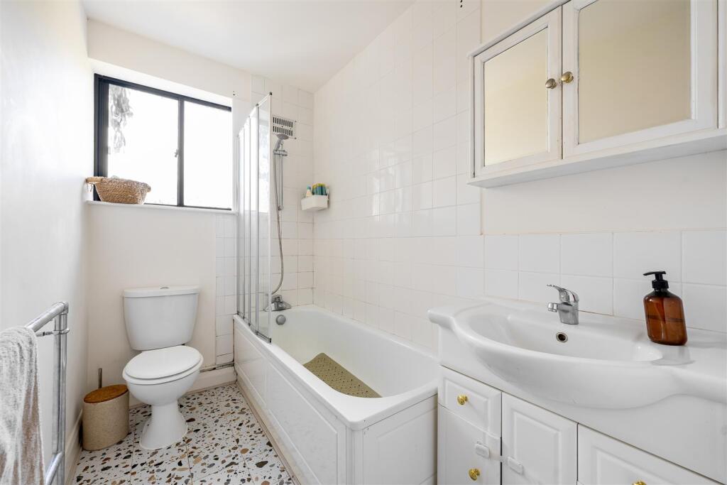 Bathroom.jpg