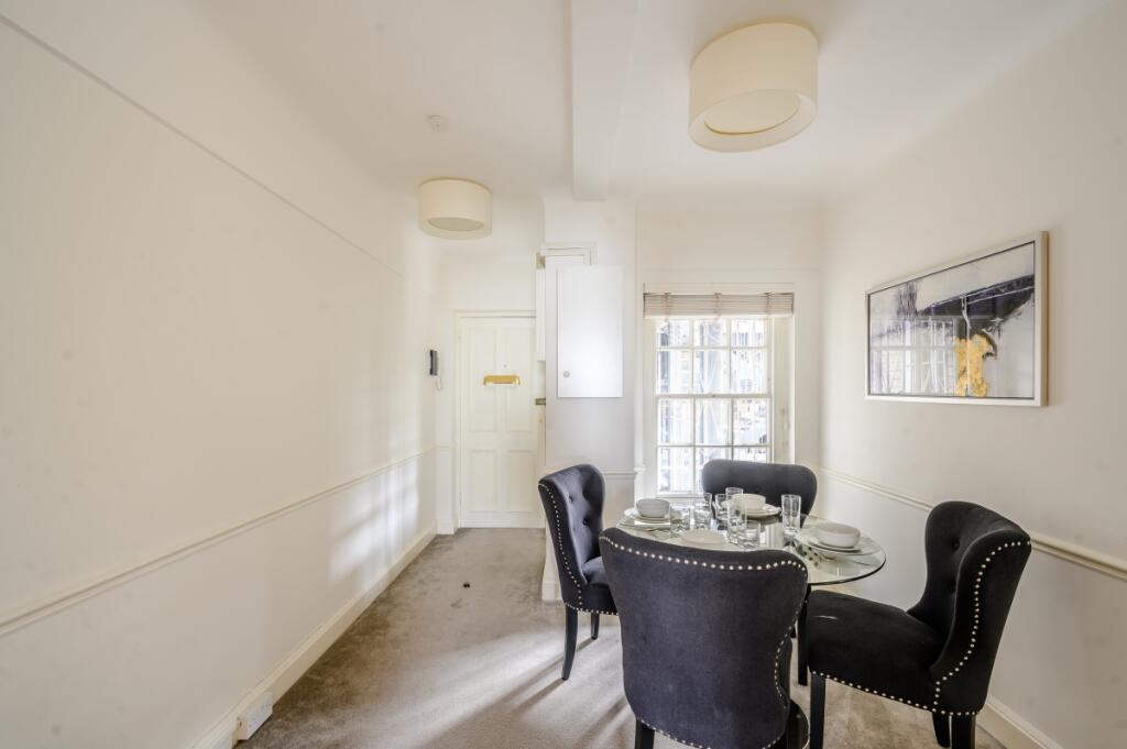 8444245-interior10