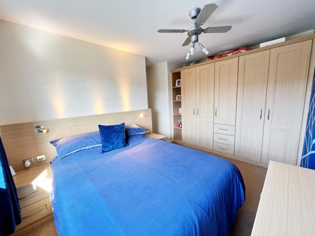Bedroom 1 pic 2.jpg