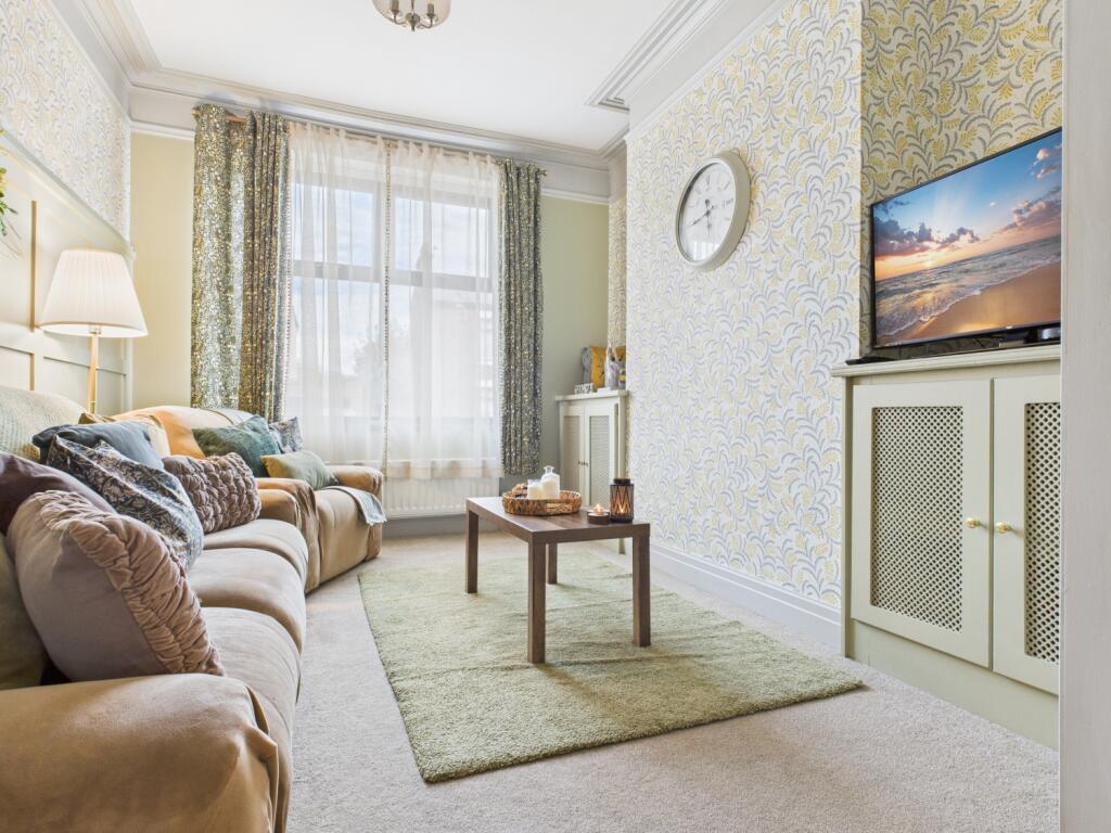 CAM03729G0-PR0161-STILL029