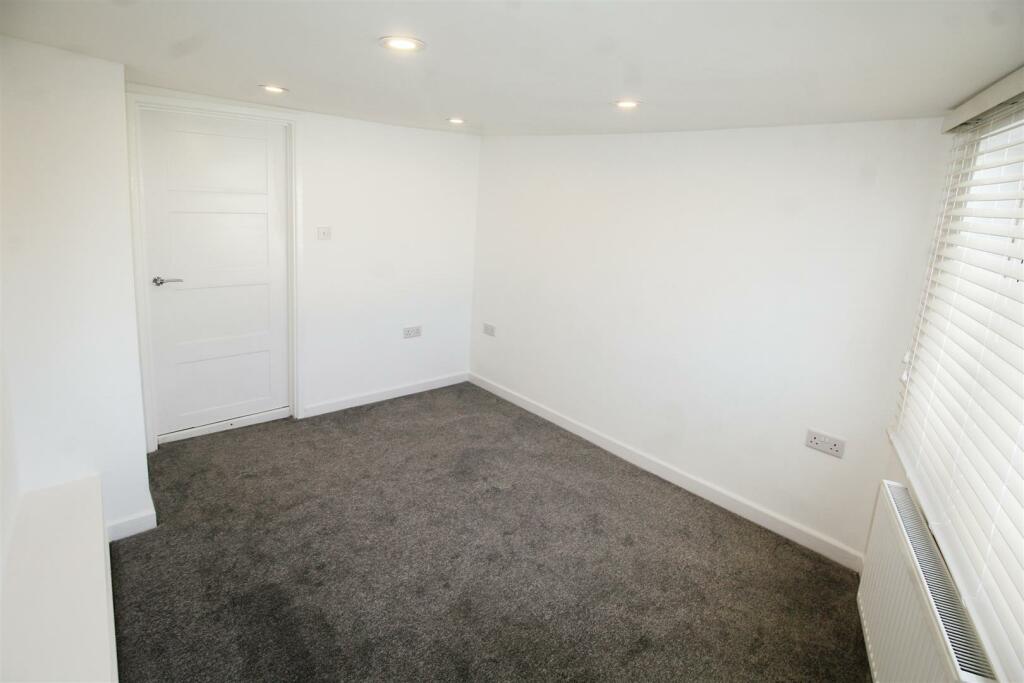 bedroom 20reverse.JPG