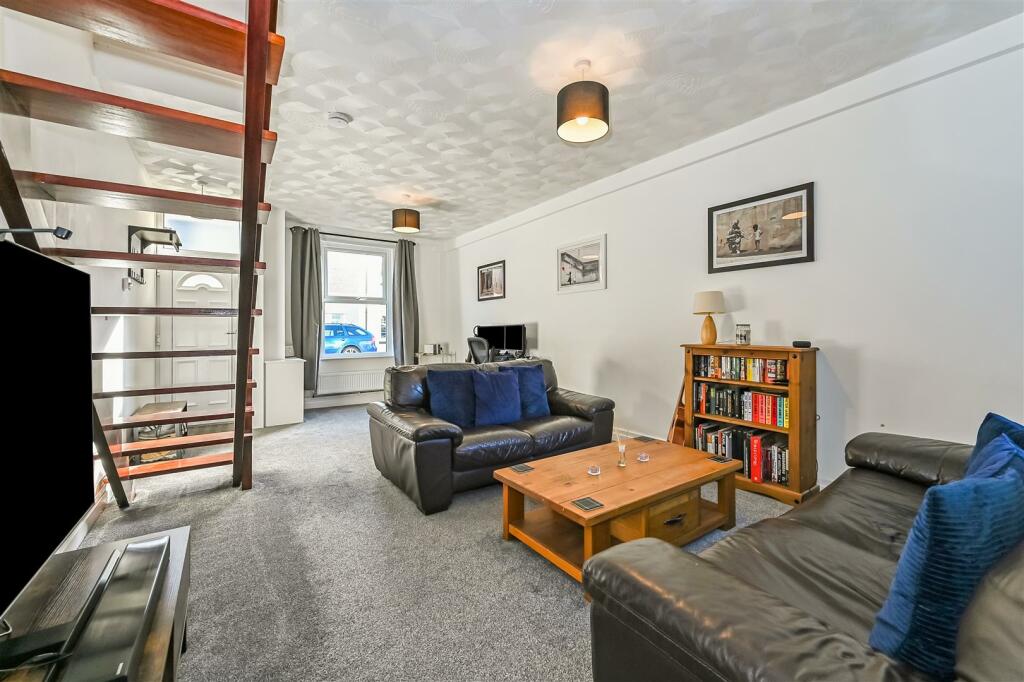 Sitting / Dining Room
