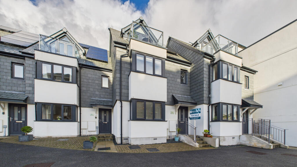 3 Bedroom Mid Terraced House for Sale