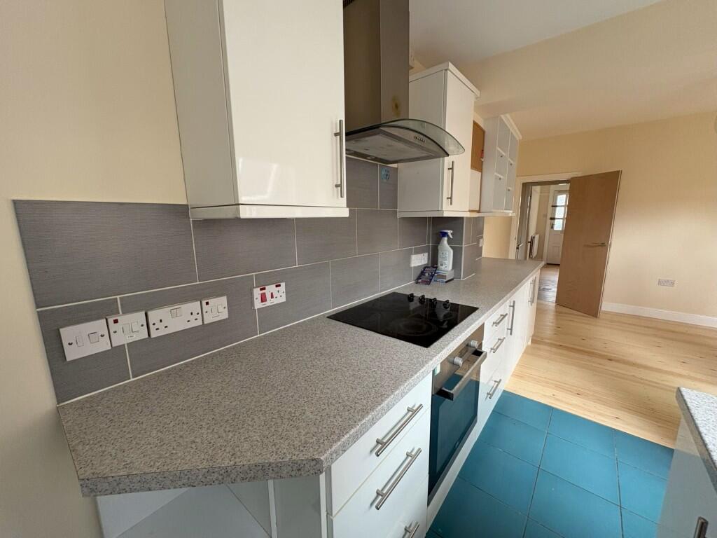 26 Esdelle Street - 250819 - Kitchen  T202508191320.jpeg