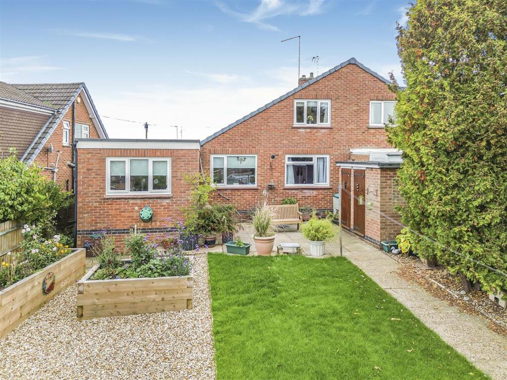 37 St Augustin Way