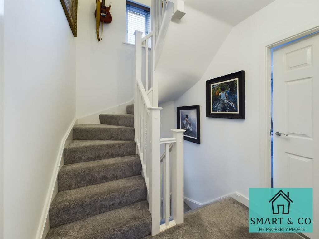 FIRST FLOOR LANDING