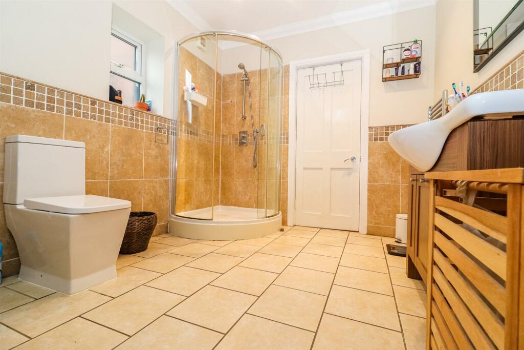 BATHROOM/W.C.