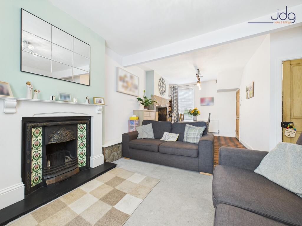 Spacious open-plan lounge diner