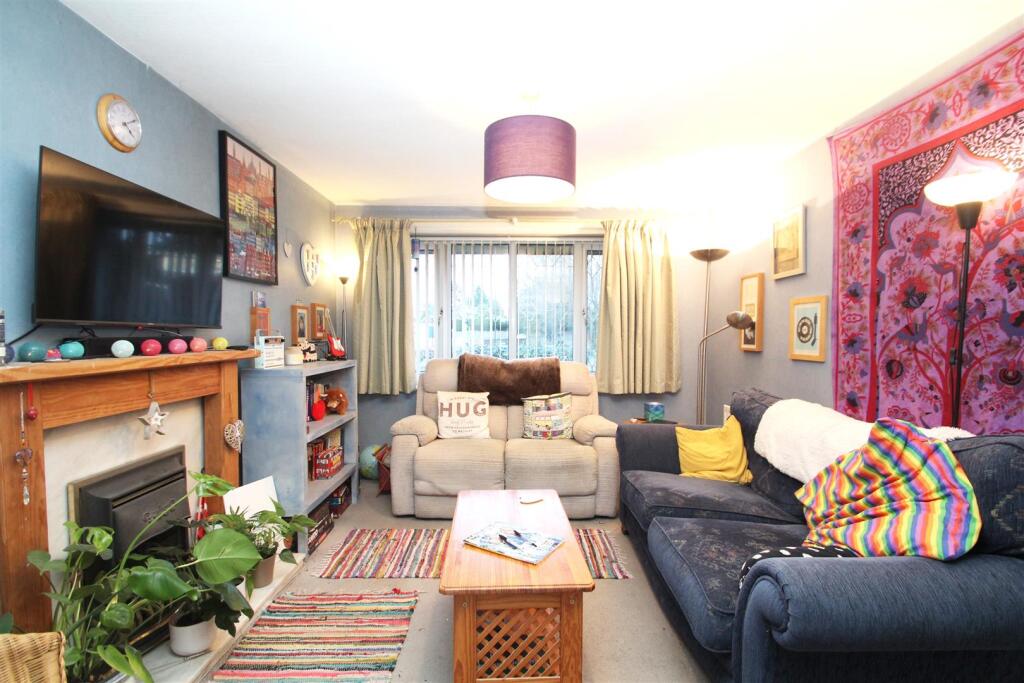 Living Room 1.JPG