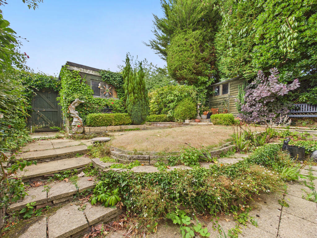 CAM01354G0-PR0566-STILL003