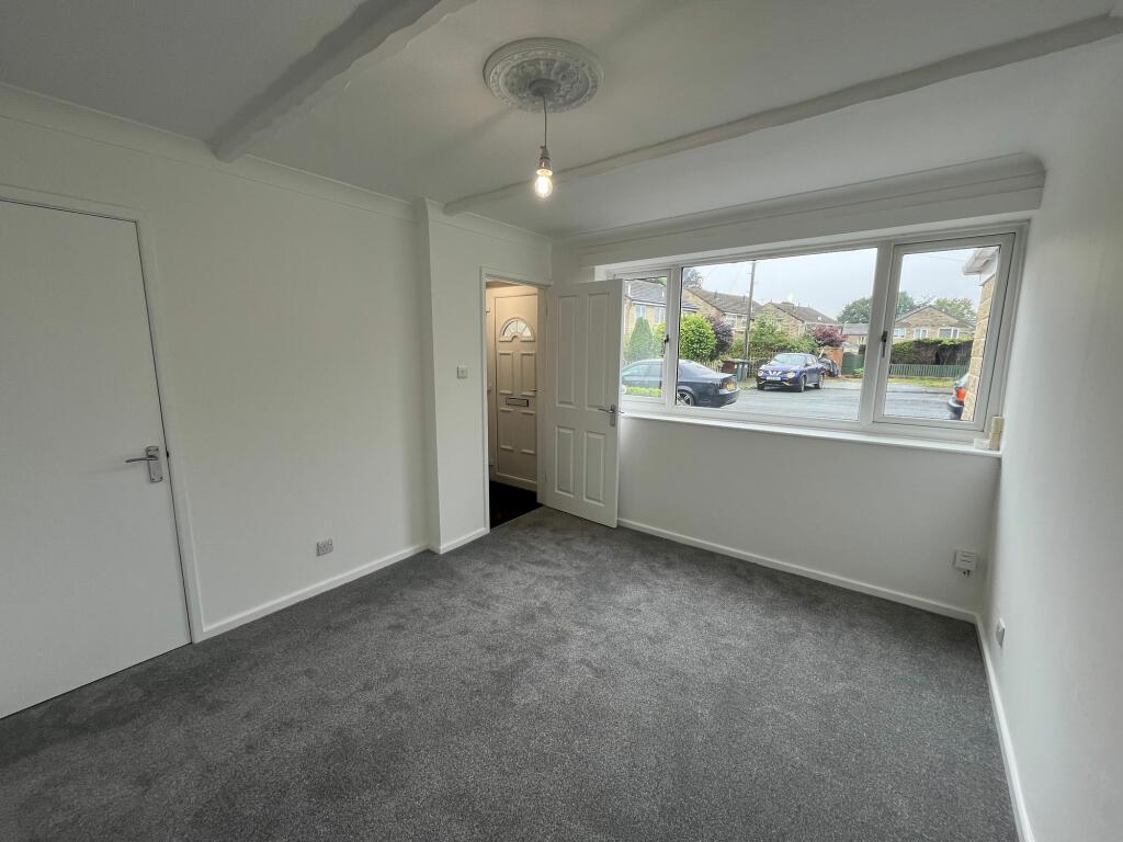 8 Redland Drive, HD8 0XD