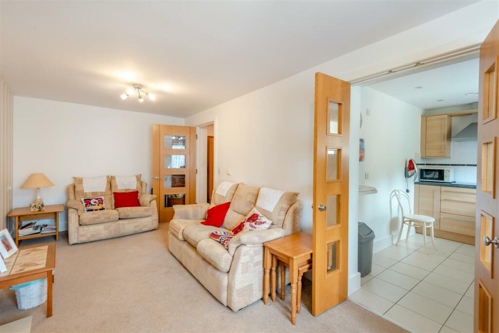 8563431-interior08.jpg