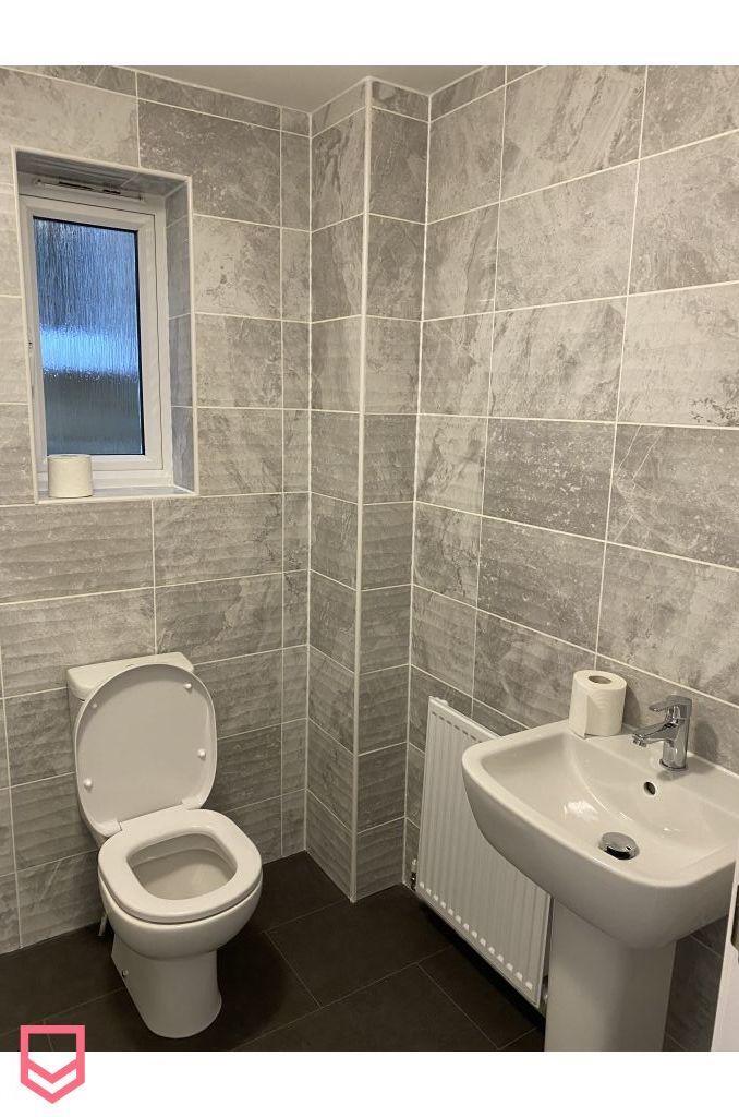 Main bathroom fully tiled