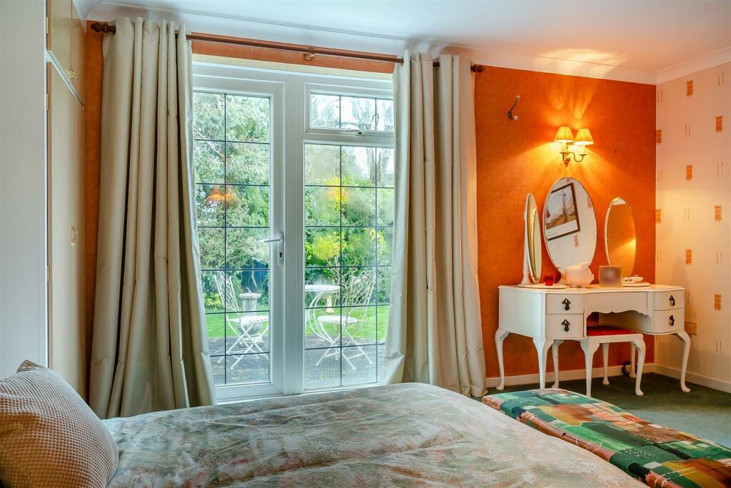 8588075-interior22.jpg
