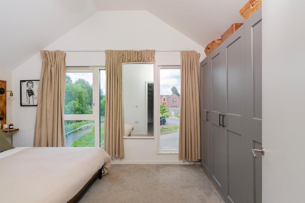 0L1WKE - Bedroom J.jpg