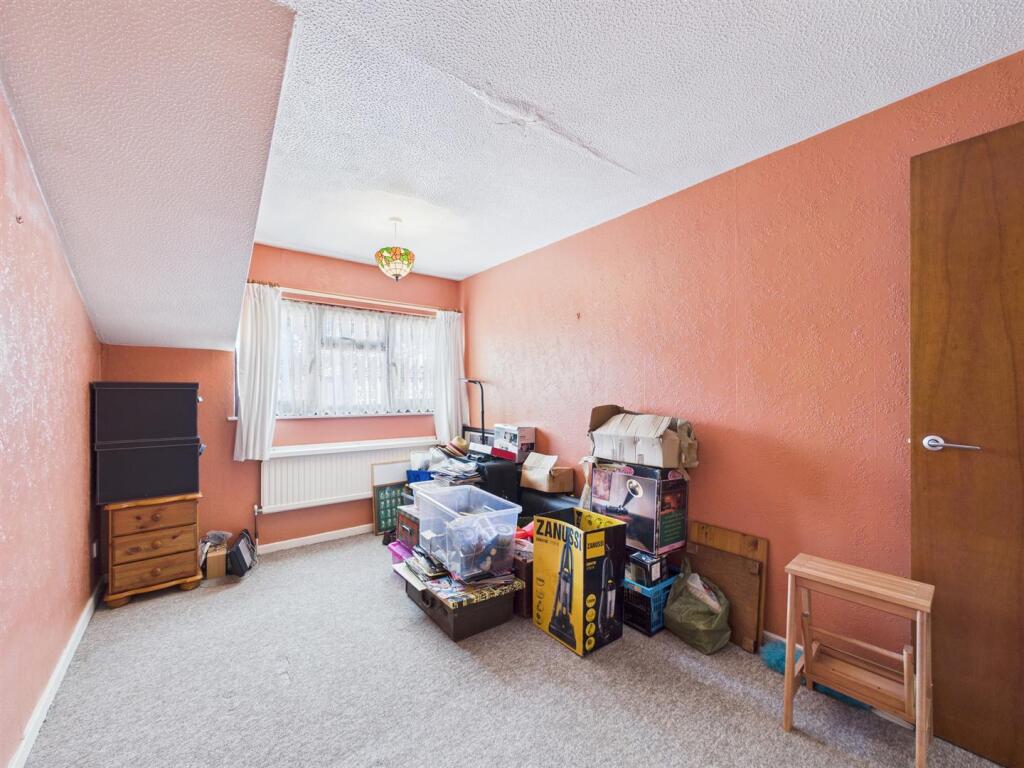 CAM01358G0-PR0157-STILL018.jpg