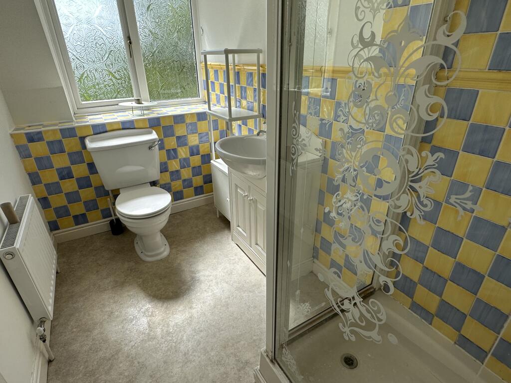 Ensuite.JPG