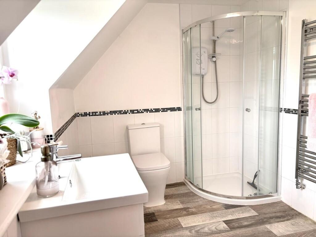 Shower room 2.jpg