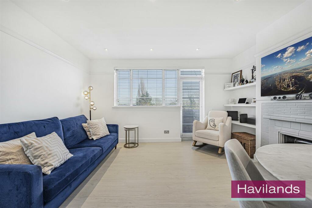 Duncan Court N21 3RL-7.jpg