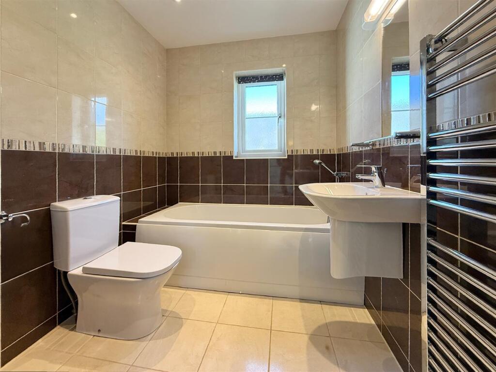 Family Bathroom.JPG