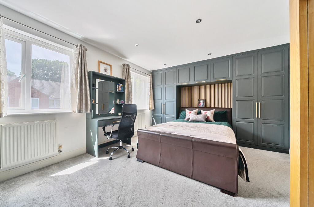 1318285-27-685e8d...