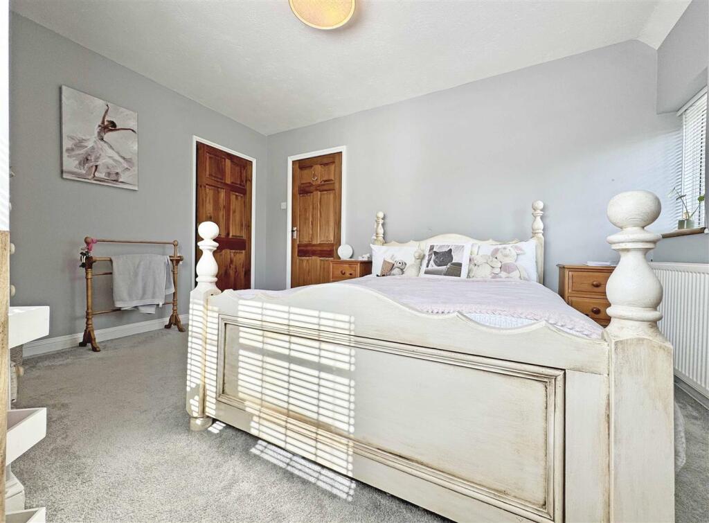 Bedroom 3b.jpg