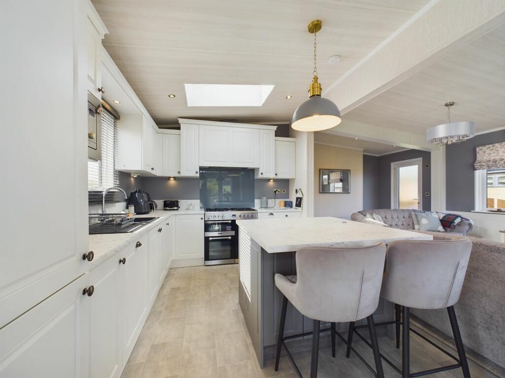 Kitchen / Living Area