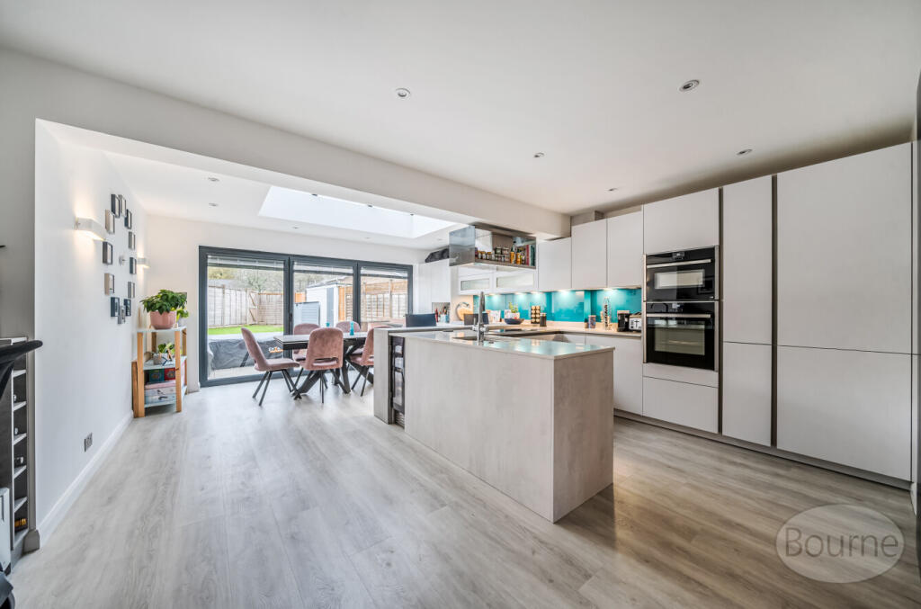 7b7809cc-2e94-499...