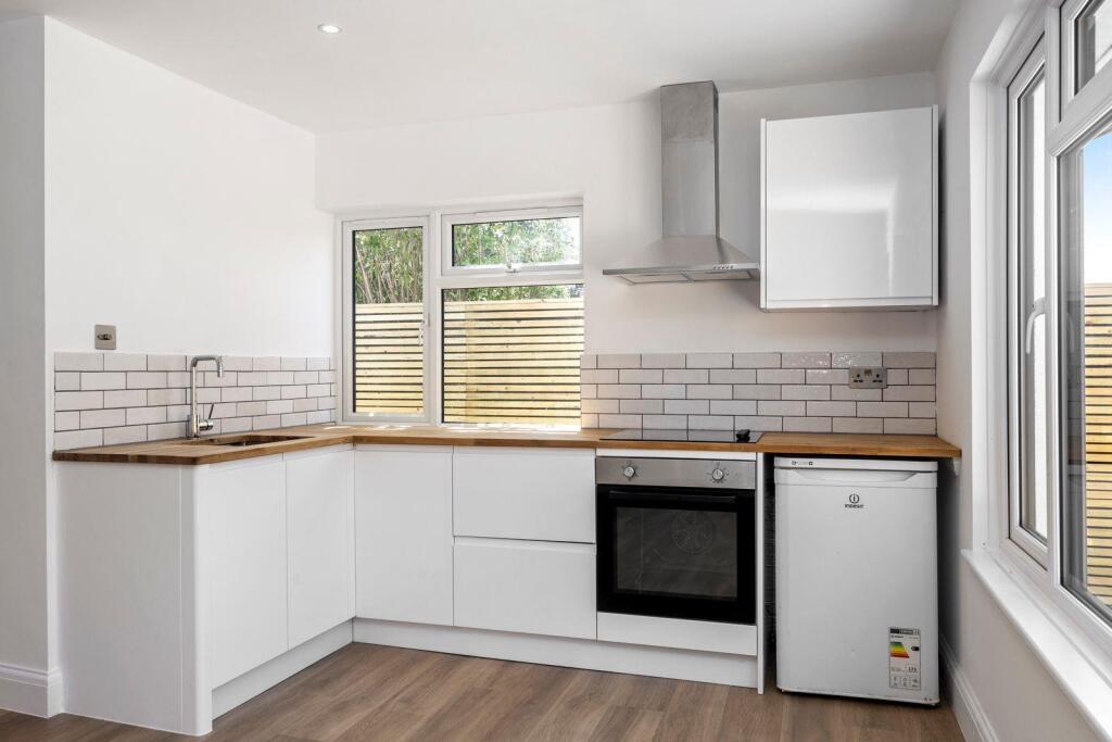 Applesham Avenue 51 COTTAGE KITCHEN.jpeg