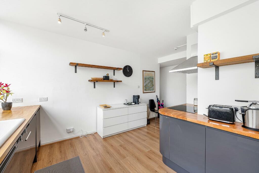 Flat 15 89 Great Portland Street-9.jpg