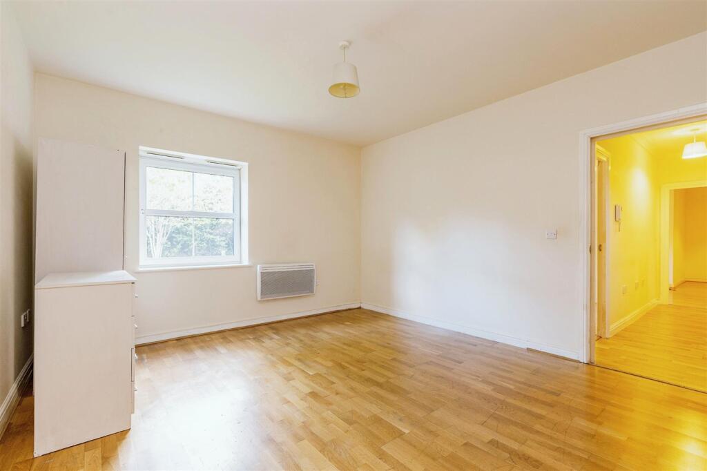 solomonscourt451highroadlondonn120aw-1 (4).jpg