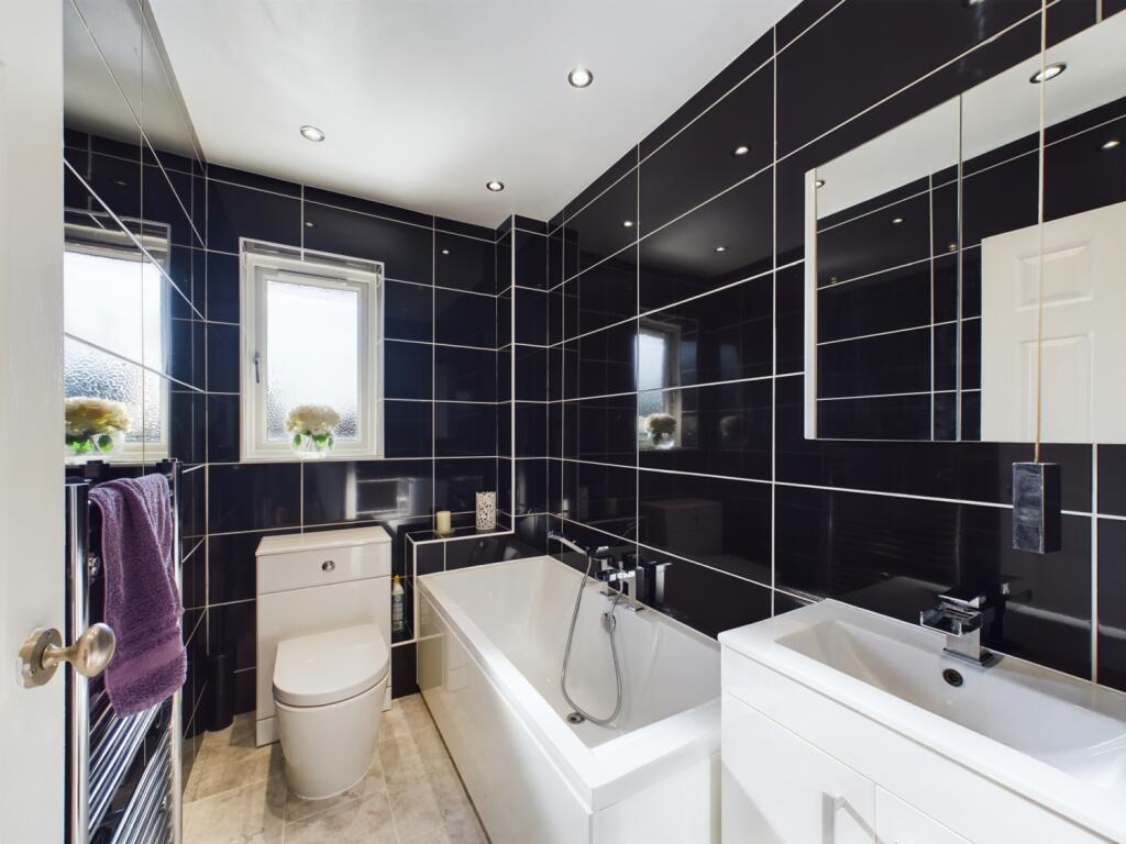 CAM01709G0-PR0046-STILL009