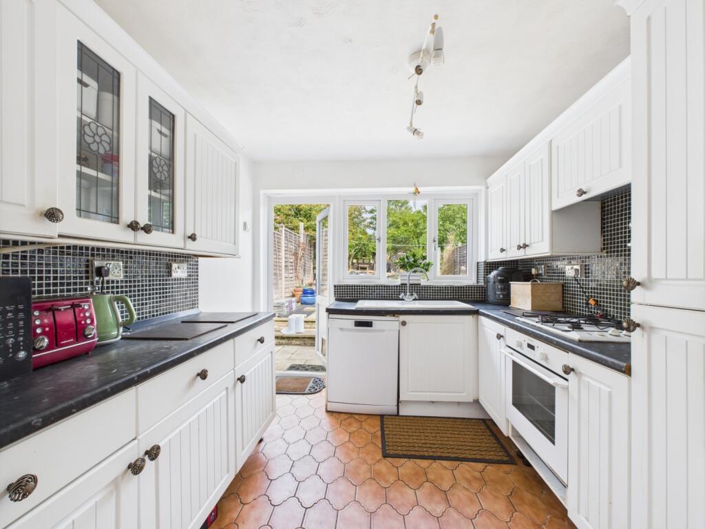 CAM02313G0-PR0093-STILL006