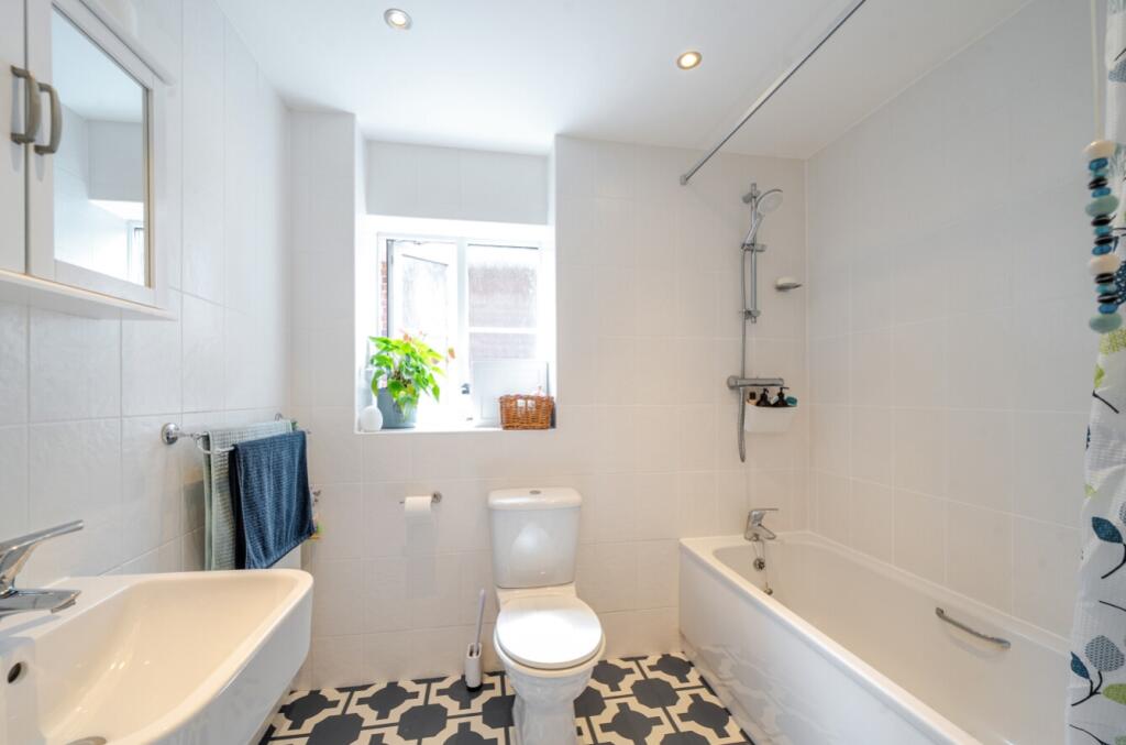EweMove Knaresborough Bathroom