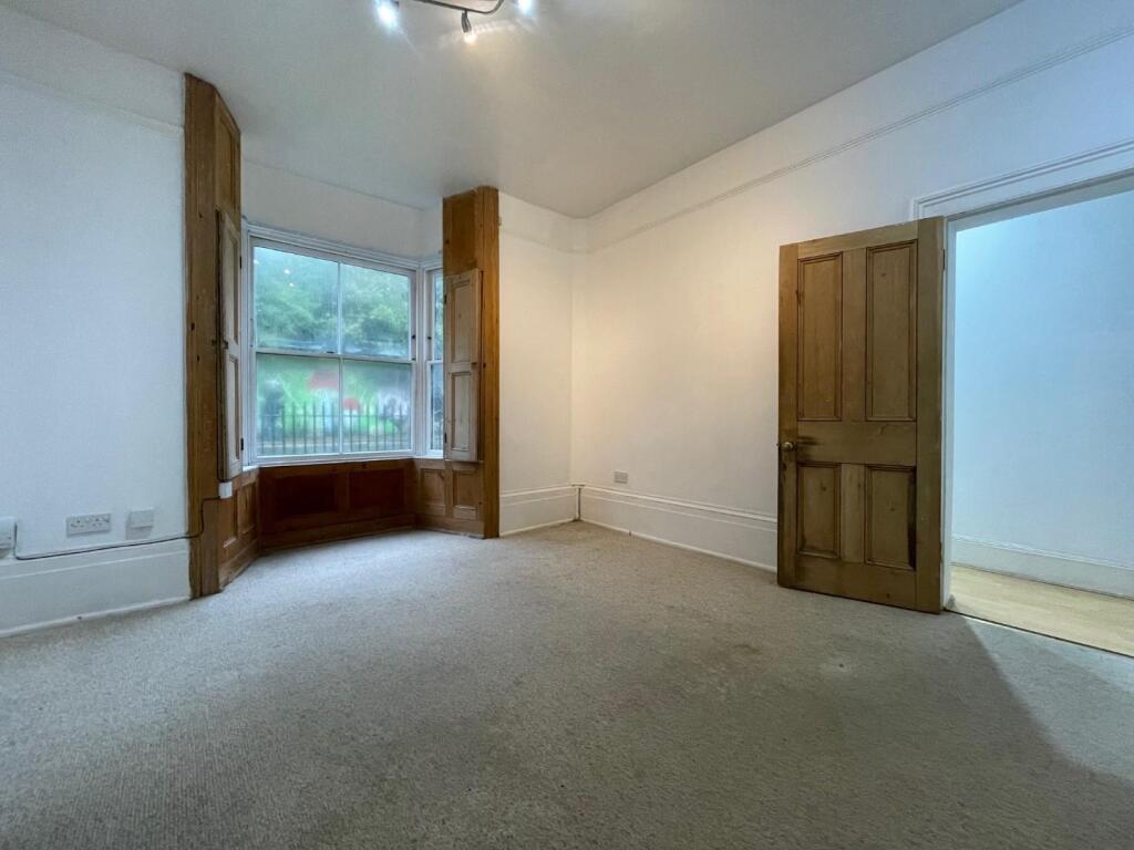 Living Room 2.jpg