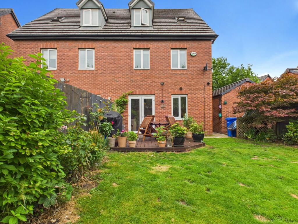 CAM03729G0-PR0097-STILL008