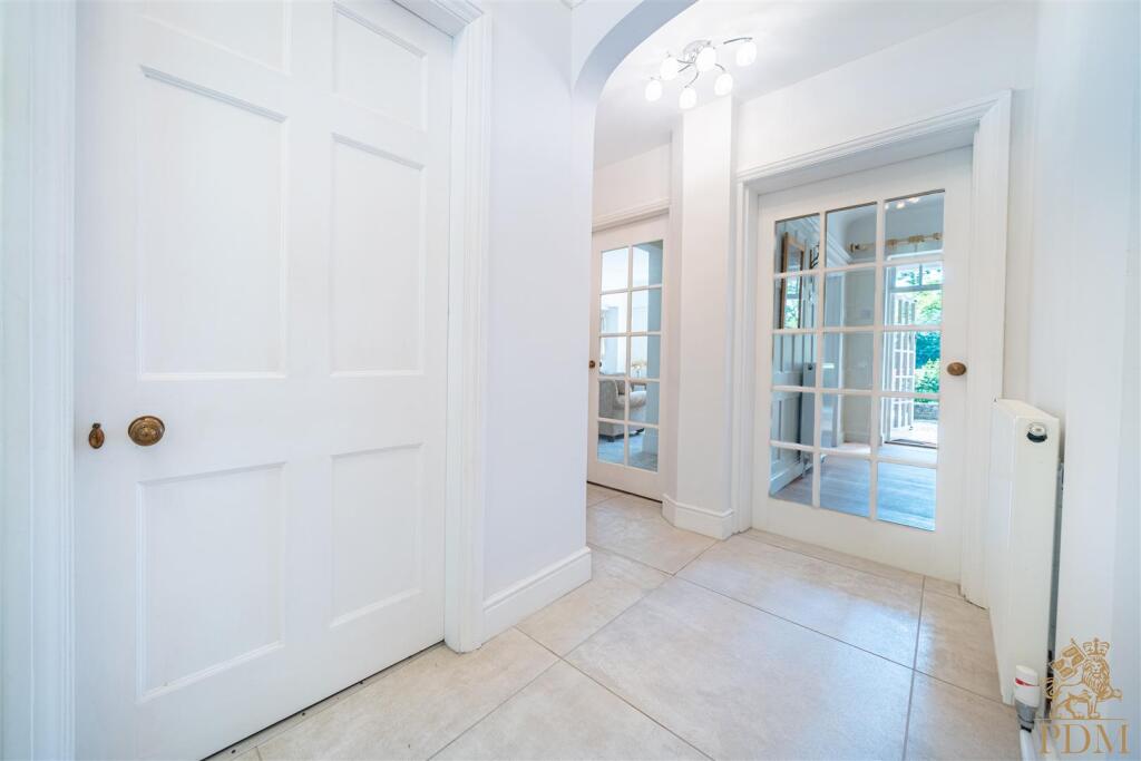 25044- 20 Arlington Drive_017.jpg