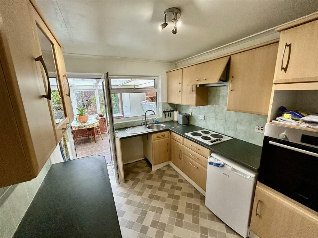 kitchjen.JPG