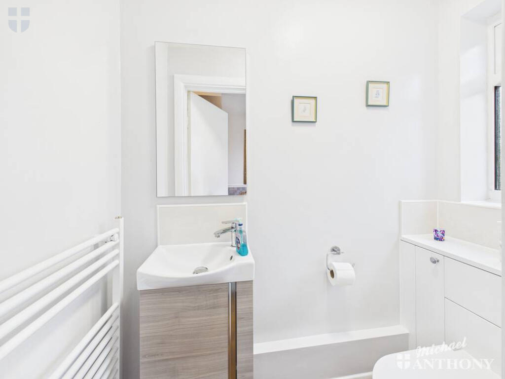 CAM03852G0-PR0471-STILL004-thumbnail-h750-70