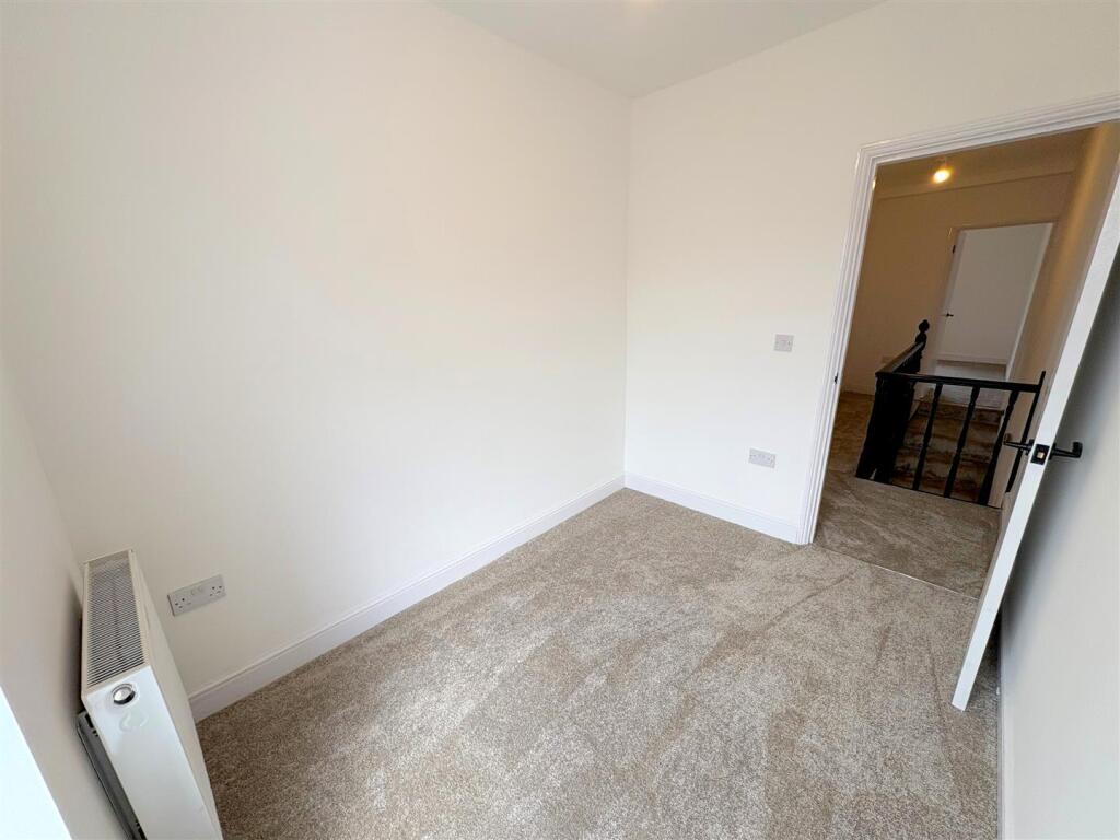 Bedroom 3b.jpg