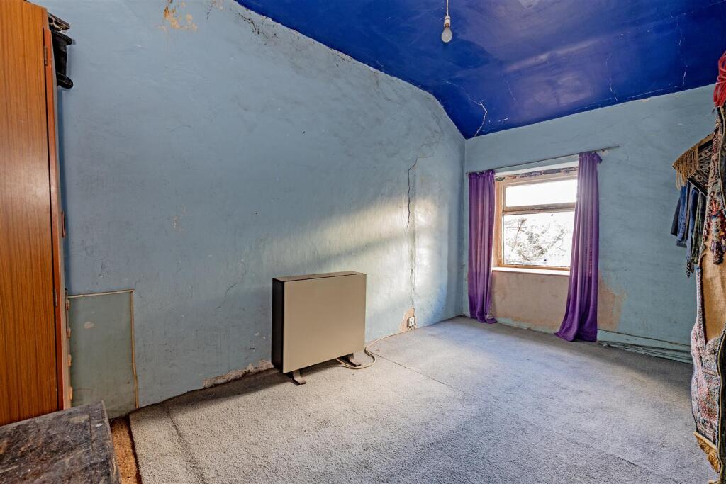 Bedroom 2-1.jpg
