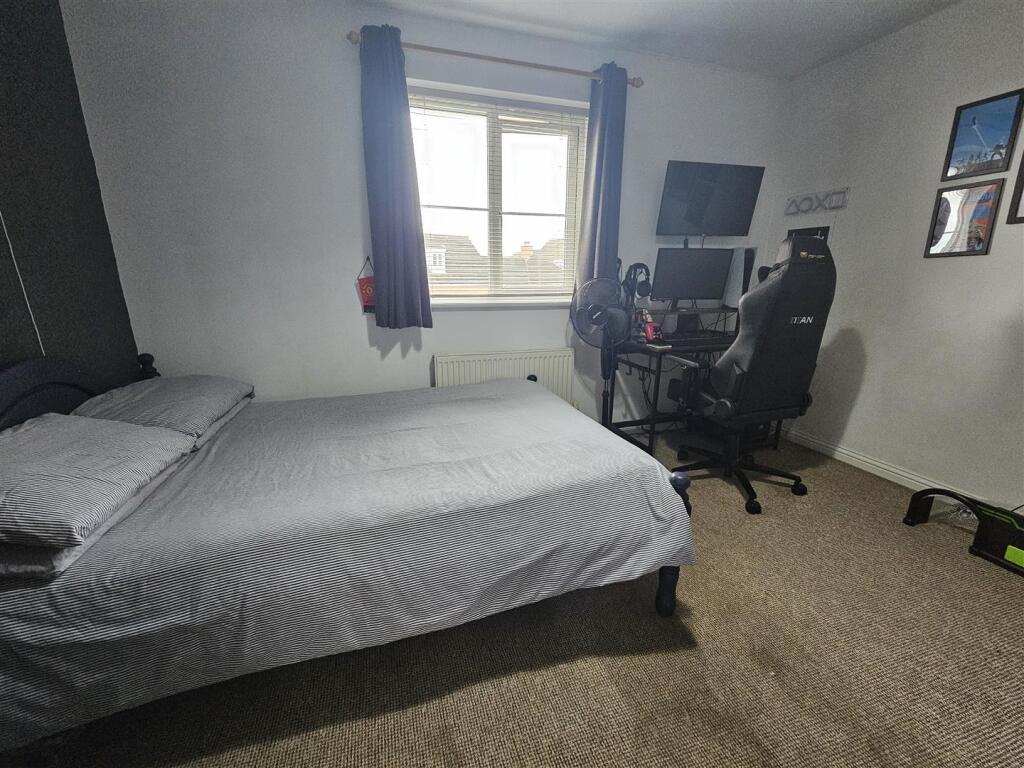 Bed2.jpg