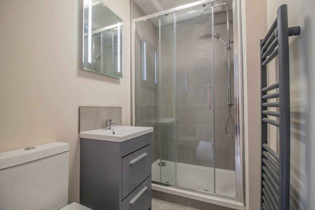 16 Whiting Street [Shower Room 01] WHATLEY LANE.jp