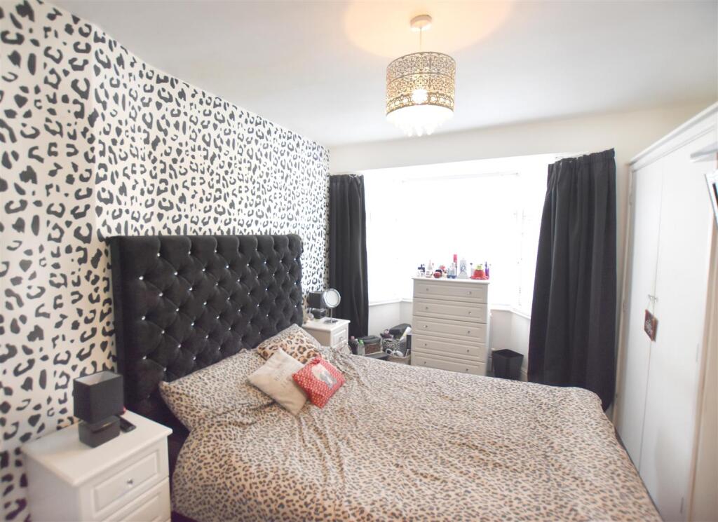 Bedroom 1.jpg